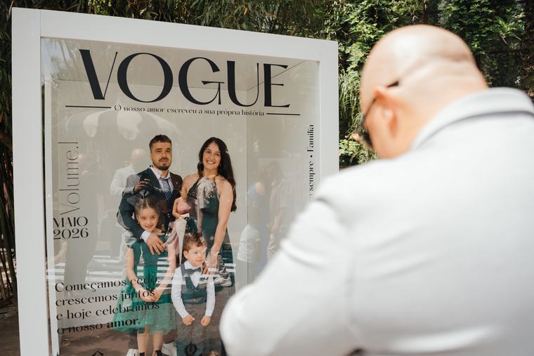 Magazine Booth · a capa impressa no momento