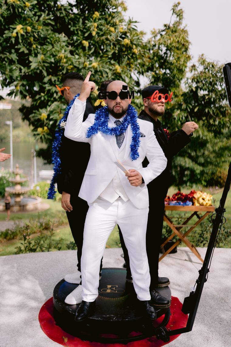 Video Booth 360° · a plataforma, no meio da festa